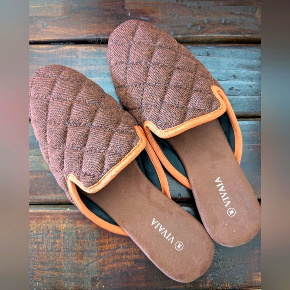 NWOT Chocolate Brown Quilted Women's Mules (37/7) Vivaia